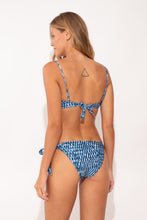 Carica l'immagine nel visualizzatore di Gallery, Model Back: Rio De Sol Slip Bottom Chuva Gisele