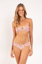 Carica l'immagine nel visualizzatore di Gallery, Model Front: Rio De Sol Completo Set Ditsy-Sky Mavi Baobi