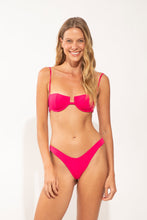 Carica l'immagine nel visualizzatore di Gallery, Model Front: Wednesday In Hawaii By Rio De Sol Reggiseno Top Guava Shell