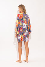 Carica l'immagine nel visualizzatore di Gallery, Model Back: Rio De Sol Caftano / Copricostume Garden-Flower Kimono