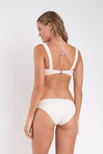Carica l'immagine nel visualizzatore di Gallery, Model Back: Rio De Sol Reggiseno Top Malibu-Natural Amelia