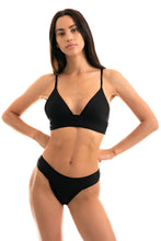 Carica l'immagine nel visualizzatore di Gallery, Model Front: Rio De Sol Reggiseno Top Preto Tri-Cos