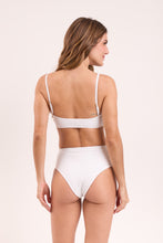 Carica l'immagine nel visualizzatore di Gallery, Model Back: Rio De Sol Slip Bottom Memphis-White Hotpants