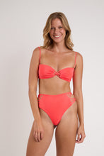 Carica l'immagine nel visualizzatore di Gallery, Model Front: Rio De Sol Completo Set Malibu-Folia Bandeau-Iris Highwaist-Spin-Iris