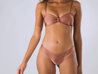 Carica e avvia il video nel visualizzatore di galleria, Video: Rio De Sol Slip Bottom Shimmer-Copper Essential
