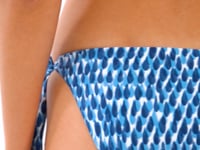 Carica e avvia il video nel visualizzatore di galleria, Video: Rio De Sol Slip Bottom Chuva Gisele