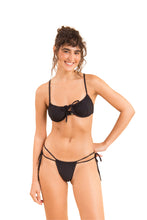 Carica l'immagine nel visualizzatore di Gallery, Model Front: Rio De Sol Slip Bottom Dots-Black Pipa