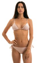 Carica l'immagine nel visualizzatore di Gallery, Model Front: Rio De Sol Slip Bottom Essence Invisible