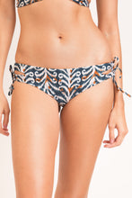 Carica l'immagine nel visualizzatore di Gallery, Gallery: Rio De Sol Slip Bottom Ikat Madrid