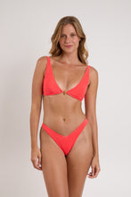 Carica l'immagine nel visualizzatore di Gallery, Model Front: Rio De Sol Slip Bottom Malibu-Folia Cali