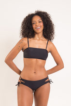 Carica l'immagine nel visualizzatore di Gallery, Model Front: Rio De Sol Slip Bottom Nero Madrid