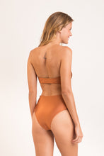 Carica l'immagine nel visualizzatore di Gallery, Model Back: Rio De Sol Slip Bottom Nocciola High-Waist-Spin
