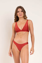 Carica l'immagine nel visualizzatore di Gallery, Model Front: Rio De Sol Slip Bottom Shimmer-Liquor Nice-Fio