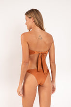 Carica l'immagine nel visualizzatore di Gallery, Model Back: Rio De Sol Slip Bottom Shimmer-Nocciola Leblon
