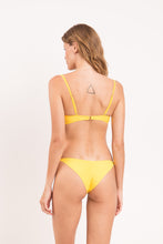 Carica l'immagine nel visualizzatore di Gallery, Model Back: Rio De Sol Completo Set Amarelo Bandeau-Crispy Cheeky-Crispy