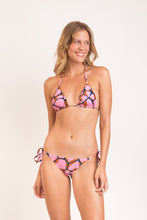 Carica l'immagine nel visualizzatore di Gallery, Model Front: Rio De Sol Completo Set Amore-Pink Tri-Inv Lacinho