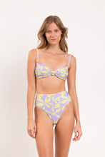 Carica l'immagine nel visualizzatore di Gallery, Model Front: Rio De Sol Completo Set Glow Bandeau-Joy Hotpants