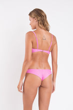 Carica l'immagine nel visualizzatore di Gallery, Model Back: Rio De Sol Completo Set Milkshake Bandeau-Crispy Nice