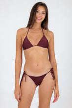 Carica l'immagine nel visualizzatore di Gallery, Model Front: Rio De Sol Reggiseno Top Barolo Tri-Rope