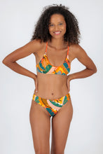 Carica l'immagine nel visualizzatore di Gallery, Model Front: Rio De Sol Reggiseno Top El-Arco Bralette-Orange