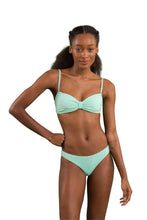 Carica l'immagine nel visualizzatore di Gallery, Model Front: Rio De Sol Reggiseno Top Malibu-Menta Bandeau-Duo