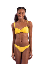 Carica l'immagine nel visualizzatore di Gallery, Model Front: Rio De Sol Reggiseno Top Malibu-Yellow Bandeau-Duo