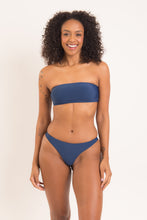 Carica l'immagine nel visualizzatore di Gallery, Model Front: Rio De Sol Reggiseno Top Navy Bandeau-Reto