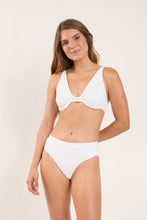Carica l'immagine nel visualizzatore di Gallery, Model Front: Rio De Sol Reggiseno Top Sand-White Chantal