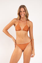 Carica l'immagine nel visualizzatore di Gallery, Model Front: Rio De Sol Reggiseno Top Shimmer-Nocciola Frufru