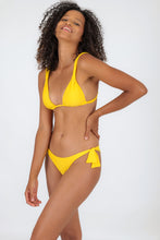 Carica l'immagine nel visualizzatore di Gallery, Model Front: Rio De Sol Reggiseno Top Sunflower Mel