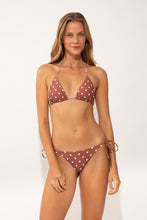 Carica l'immagine nel visualizzatore di Gallery, Model Front: Wednesday In Hawaii By Rio De Sol Slip Bottom Kiko-Coco Kaleia