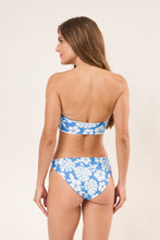Carica l'immagine nel visualizzatore di Gallery, Model Back: Wednesday In Hawaii By Rio De Sol Slip Bottom Pua-Pacifica Waikiki