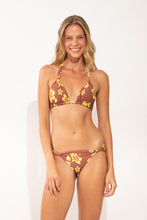Carica l'immagine nel visualizzatore di Gallery, Model Front: Wednesday In Hawaii By Rio De Sol Completo Set Pua-Coco-Lilikoi Mel
