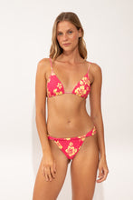 Carica l'immagine nel visualizzatore di Gallery, Model Front: Wednesday In Hawaii By Rio De Sol Slip Bottom Pua-Guava Waimea
