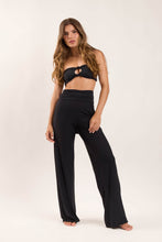 Carica l'immagine nel visualizzatore di Gallery, Model Front: Rio De Sol Pantaloni Da Spiaggia Black Pants Knot
