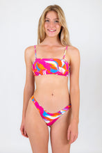 Carica l'immagine nel visualizzatore di Gallery, Model Front: Rio De Sol Completo Set Antelope Bandeau-Reto High-Leg
