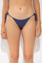 Carica l'immagine nel visualizzatore di Gallery, Gallery: Rio De Sol Slip Bottom Carmel-Blue Lacinho
