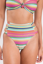 Carica l'immagine nel visualizzatore di Gallery, Image 09: Rio De Sol Completo Set Supercolor Bandeau-Joy Highwaist-Spin
