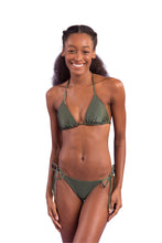 Carica l'immagine nel visualizzatore di Gallery, Model Front: Rio De Sol Reggiseno Top Croco Tri-Inv
