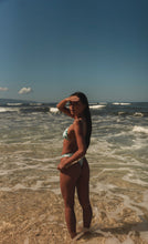 Carica l'immagine nel visualizzatore di Gallery, Image 12: Wednesday In Hawaii By Rio De Sol Reggiseno Top Pua-Valley Ana
