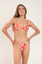 Carica l'immagine nel visualizzatore di Gallery, Model Front: Rio De Sol Slip Bottom Mirage Kiara
