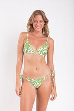 Carica l'immagine nel visualizzatore di Gallery, Model Front: Rio De Sol Slip Bottom Flow Lacinho

