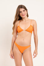 Carica l'immagine nel visualizzatore di Gallery, Model Front: Rio De Sol Reggiseno Top Bio-Laranjada Camille
