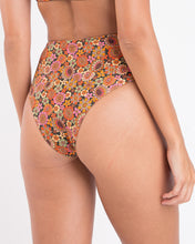 Carica l'immagine nel visualizzatore di Gallery, Image 05: Rio De Sol Slip Bottom Bouquet Hotpants
