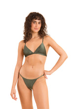 Carica l'immagine nel visualizzatore di Gallery, Model Front: Rio De Sol Slip Bottom Croco California
