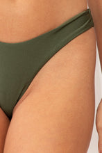 Carica l'immagine nel visualizzatore di Gallery, Image 06: Rio De Sol Slip Bottom Shimmer-Croco Nara
