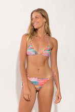 Carica l'immagine nel visualizzatore di Gallery, Model Front: Rio De Sol Slip Bottom River Frufru-Comfy
