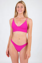 Carica l'immagine nel visualizzatore di Gallery, Model Front: Rio De Sol Slip Bottom Cotele-Amaranto Essential-Comfy

