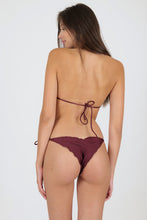 Carica l'immagine nel visualizzatore di Gallery, Model Back: Rio De Sol Slip Bottom Barolo Frufru
