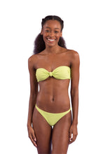 Carica l'immagine nel visualizzatore di Gallery, Model Front: Rio De Sol Completo Set Bora-Citrus Bandeau-Joy Leblon-Fio
